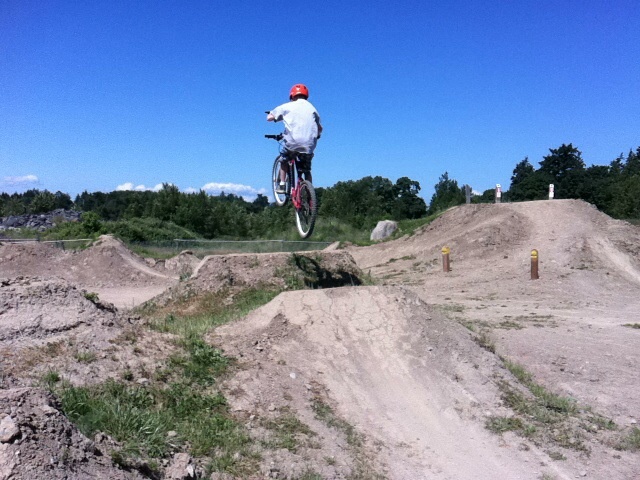 jumping the advanced line at North Saanich 
one hander