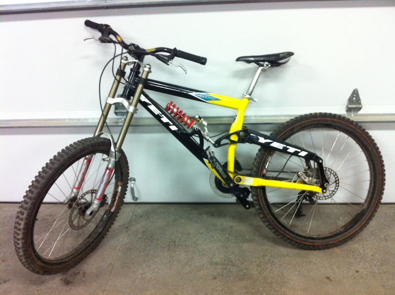 Yeti dh8 sale