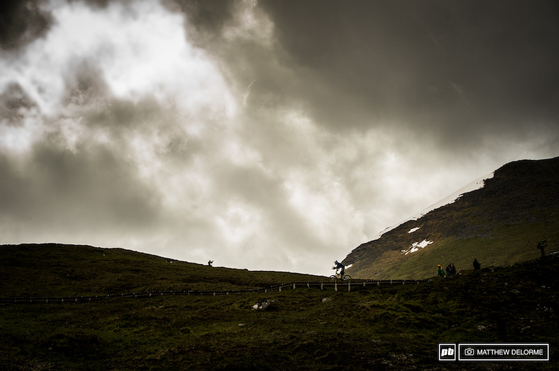 Ahhhhhh the fickle weather of Scotland. While we didn t get snow this week we got just about everything else mother nature has to offer. Four seasons in one day.