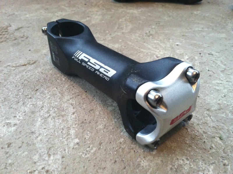 FSA XC 170 4-bolt Stem
-Great Condition!
-110mm, 25.4 clamp, 1 1/8th stem, 6* rise/drop, 6061 T6, 3D forged then CNC machined, ~190g
Gently and Briefly used