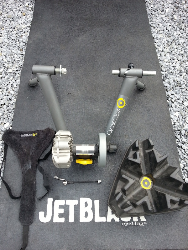 Cycleops Fluid 2 Turbo Trainer, riser block and sweat g For Sale