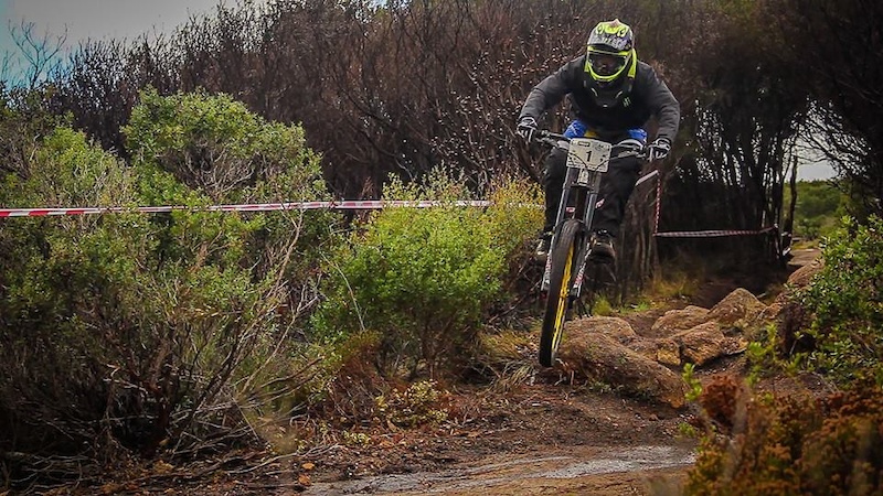 Video: Australia's First Urban Downhill Race - Pinkbike