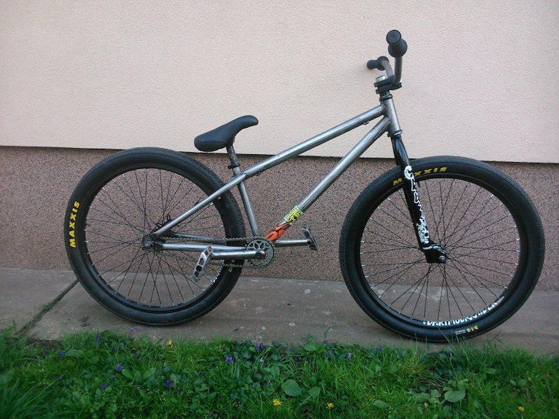 the machine for 14': sub 07, dartmoor rims, ns rns forks and district bars, etc. around 11kg