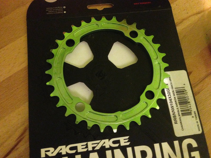 2014 New Race Face Narrow Wide Ring 32 Tooth, Green
