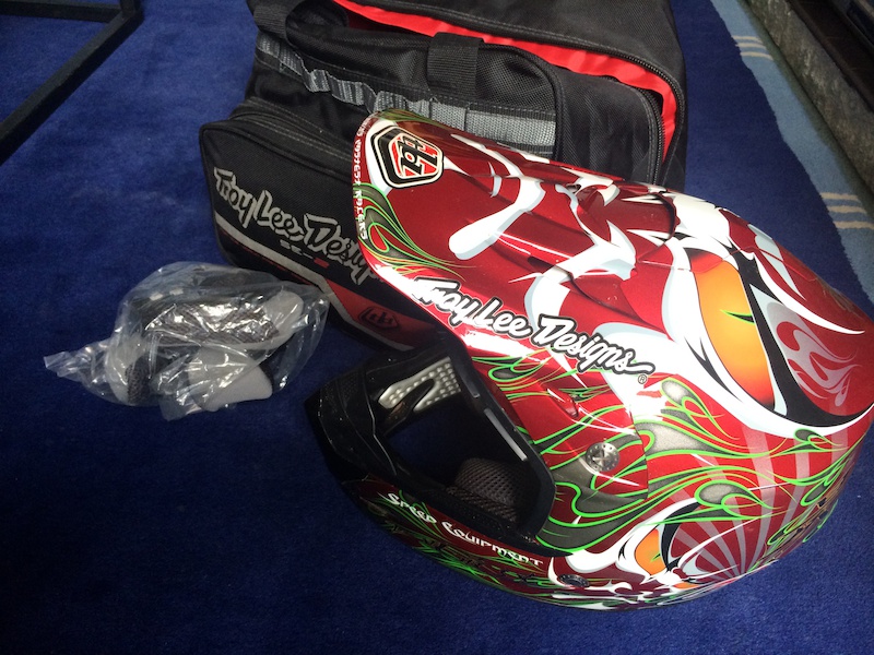 0 Troy Lee SE2 S / XS with carry bag and spare pads
