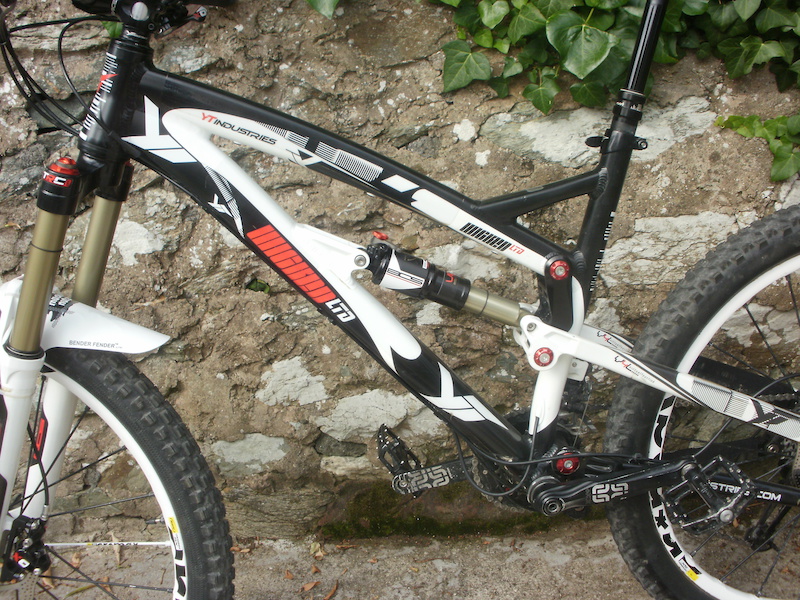 2013 yt wicked pro with bos vip'r shock plus headset.CARBON SEATS