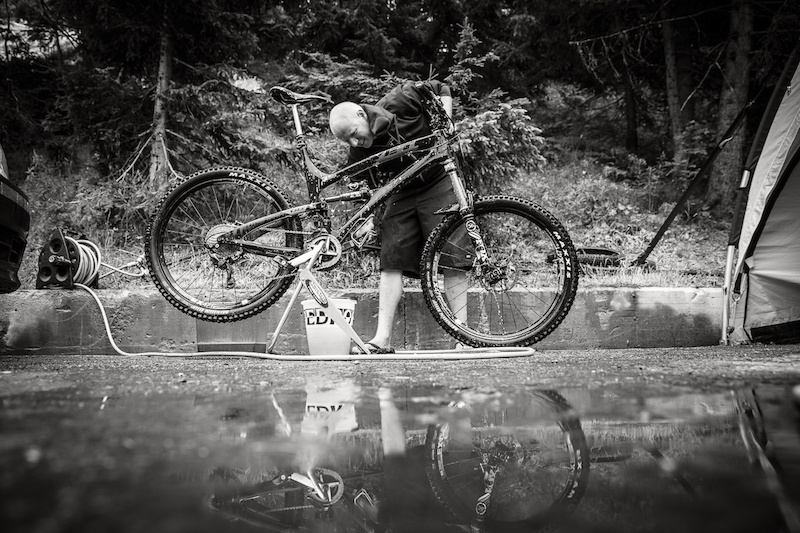 Jared Graves holds on to EWS lead