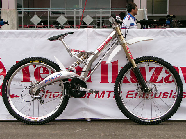 Ikuzawa DH bike with front &amp; rear KYB suspension,Akebono 4 piston Oval brakes