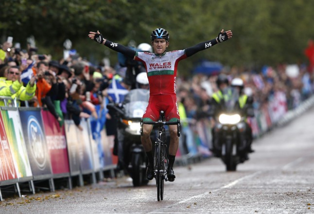 Geraint Thomas survived a late scare to win gold for Wales following a dramatic finish to the grueling men’s road race at the Commonwealth Games in Glasgow.
Read more at http://velonews.competitor.com/2014/08/news/geraint-thomas-overcomes-mechanicals-win-commonwealth-games-road-race_339400#4HyypIgQEuG1SFT0.99