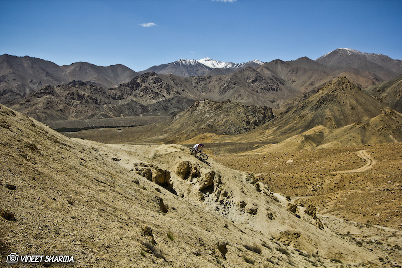 High n Dry. Guido Tschugg pinning it in one the of the most epic places to ride in the Himalayas.