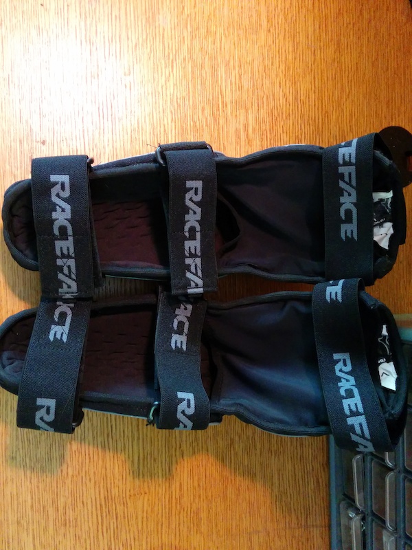 0 Raceface elbow pads