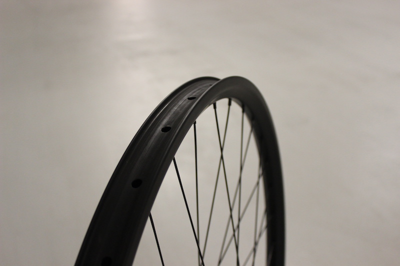 2014 Industry 9 Torch, 30/35mm brand new carbon wheelset
