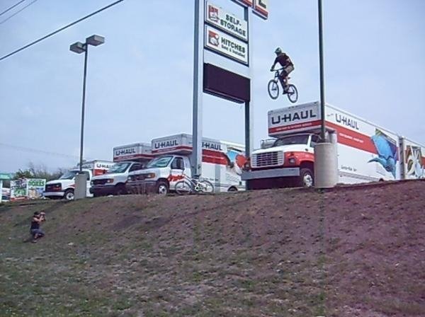 me hitting the uhaul drop in north austin, TX.. urban assault free ride baby!!!! to give you some perspective, compare me to that big ass sign...
