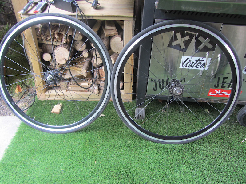 2013 weinmann 700cc flip/flop wheelset with 23c tyres