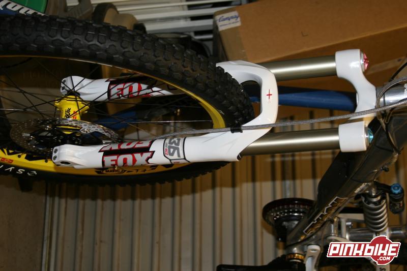 Fox 36 rc2 in white with custom red fox decals