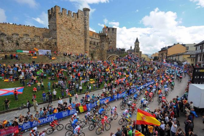 Fans line the road at the Ponferrada castle...  

Photo credit © Tim de Waele/TDW Sport