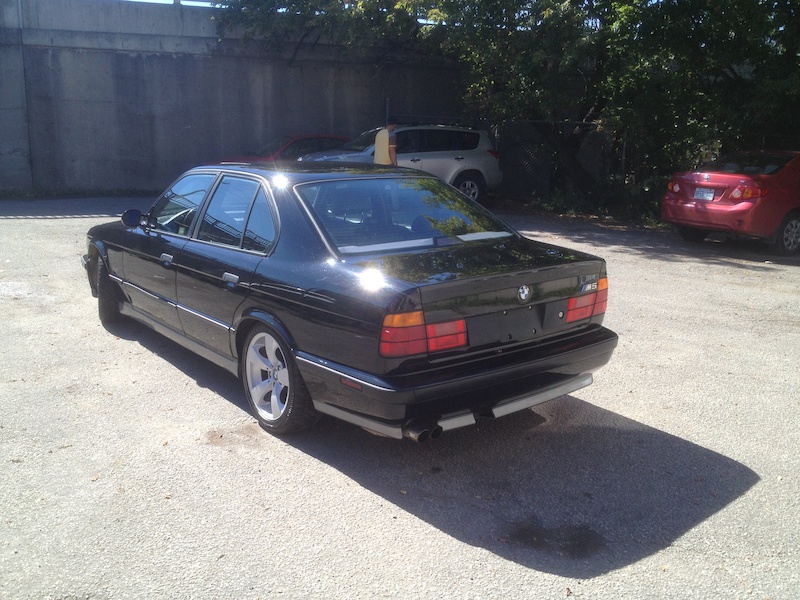 1995 1993 BMW M5 sedan