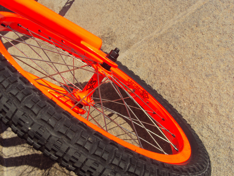 BIKE PROJECT Nº4 - #2.1 BMX Haro Bikes-Orange Neon
Projeto de Personalização estética, que envolveu pintura personalizada com cor principal Laranja fogo fluorescente – Orange Neon.