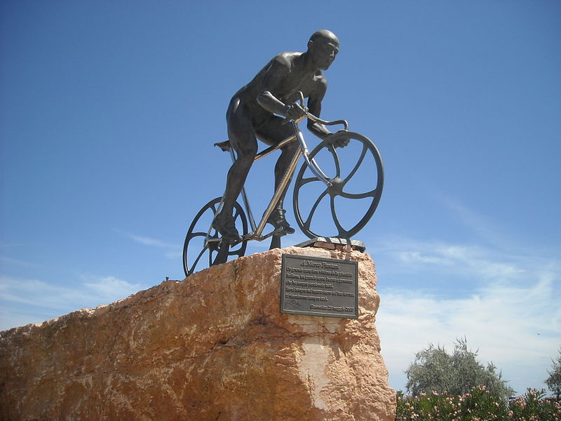 Monumento commemorativo di Marco Pantani a Cesenatico, Italia.