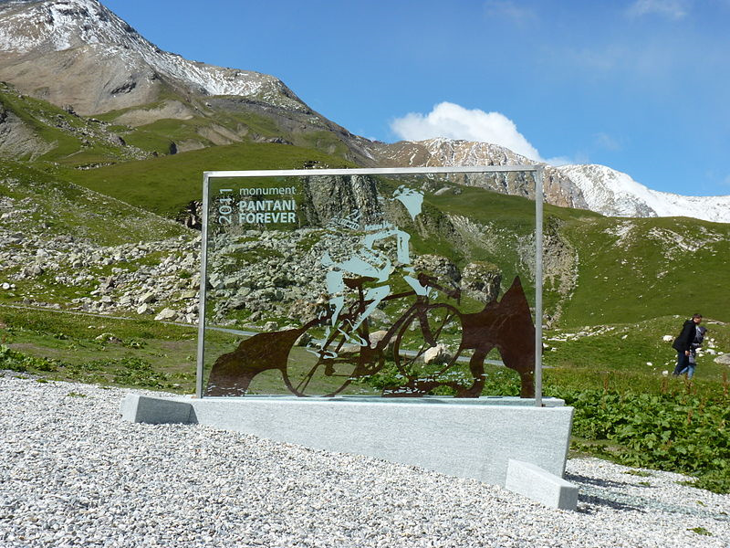 La stele dedicata a Pantani sul Col du Galibier, France.
