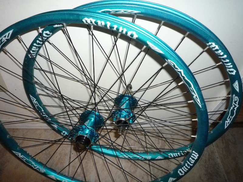 2013 Azonic outlaw BLUE wheelset 20mm  135mm mint shape