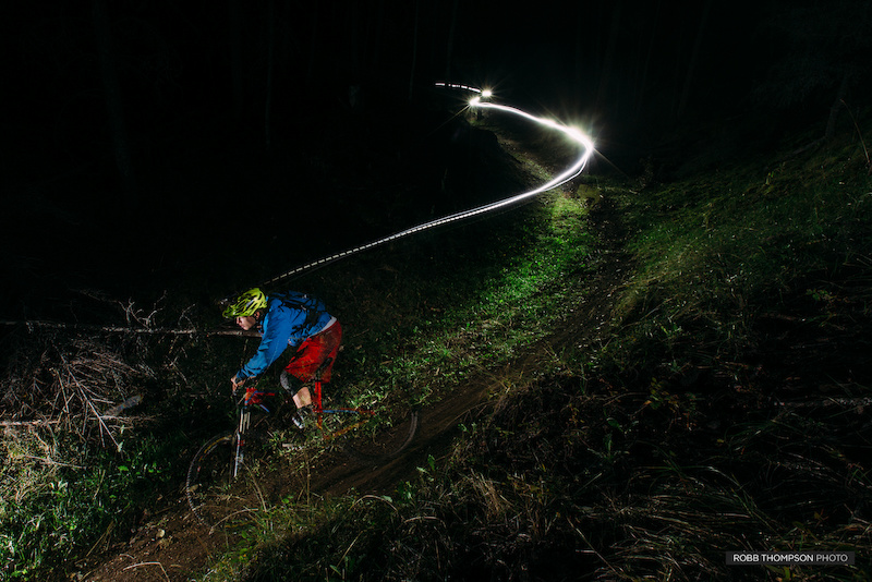 por que practicar mountain bike de noche