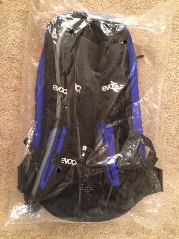 2015 EVOC CC 10L hydration system backpack