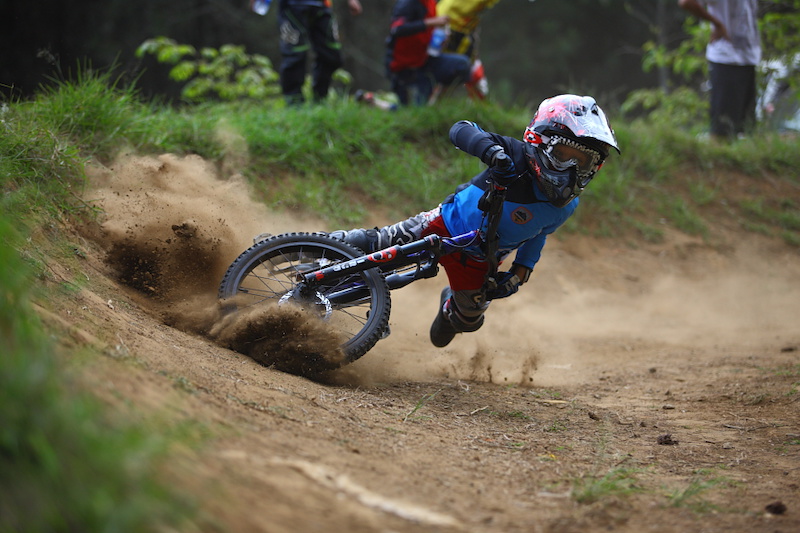 Haikal get loose at last end berm to finish, 7 years olds dare devil boy.....