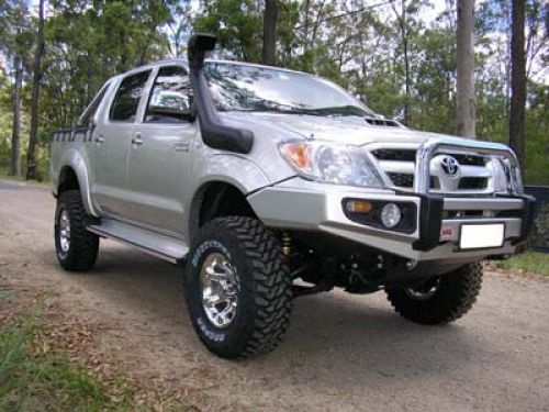 Hilux with 4" liftkit and 32 x 11.5" tires