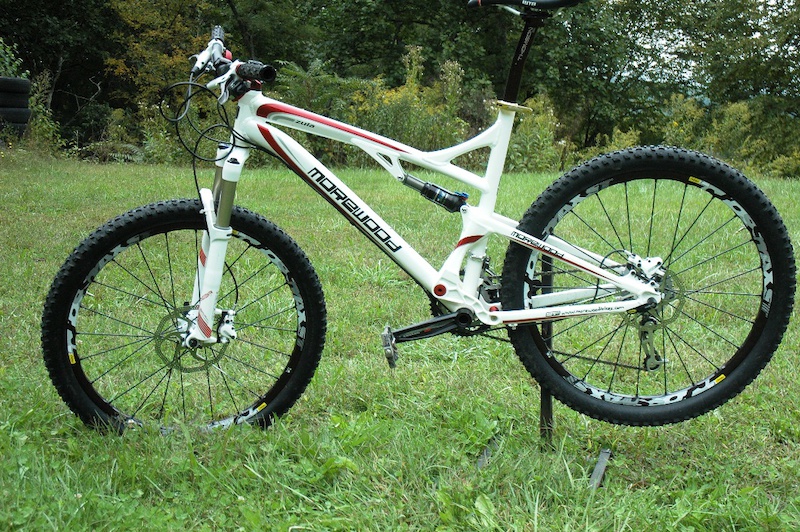 S*g様 MOREWOOD ダウンヒルMTB DH MTB Jシリーズ ダウンヒルを闘うエリートライダーたちのバイク - J