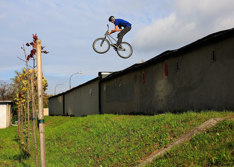 Barspin off a roof!