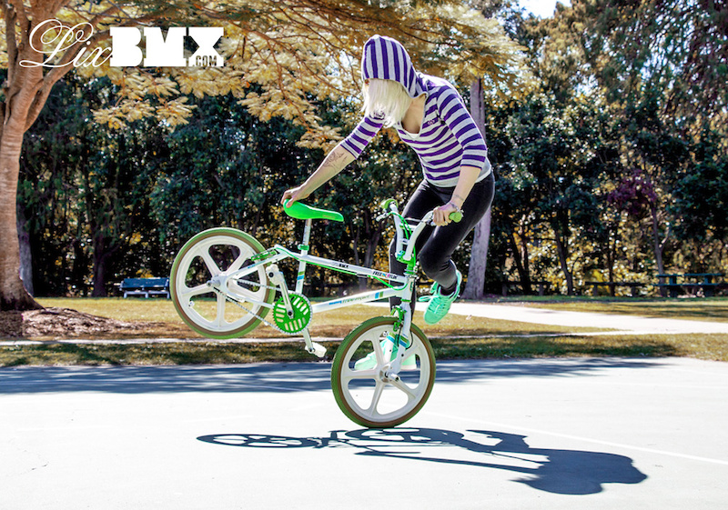 Flat session at Red Hill on my '86 Healing Freestyler in 2014

Photo by James North