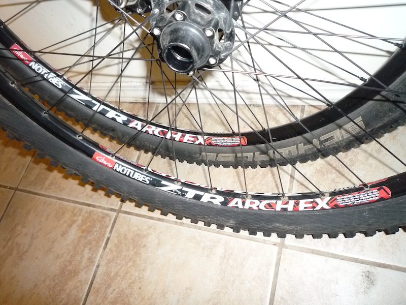 0 Stan's no tubes ztr arch ex laced to dt swiss 240 hubs