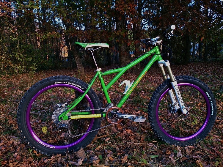 24”　Chubby Bike.
Attach the Halo 24"x3.0 tire to Monkey 98ST.
Snow Ride can not wait !!