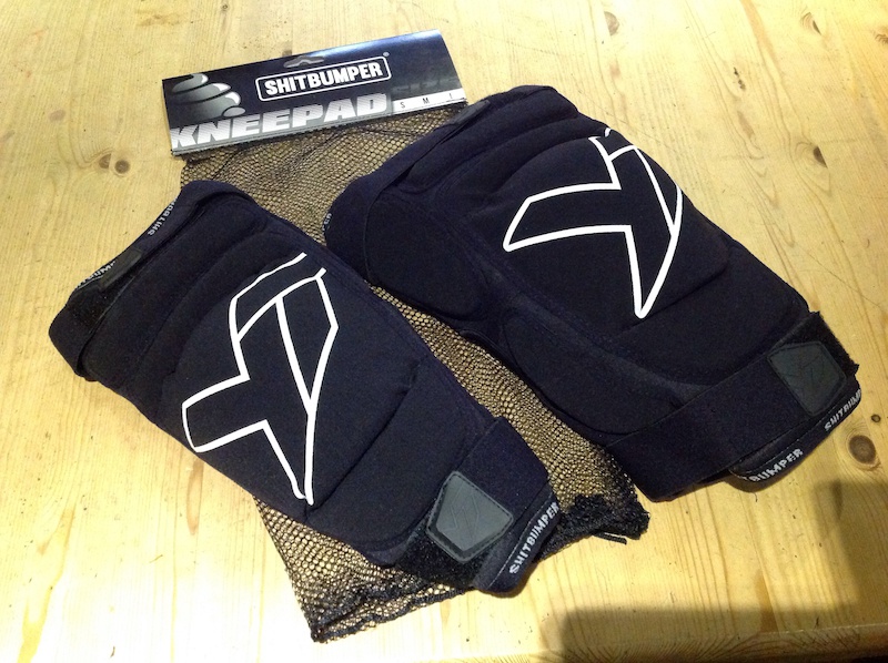 2014 BNIB YT Industries knee pads in large For Sale