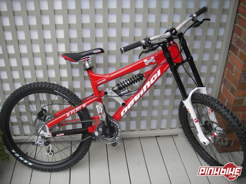 2006 Devinci 8 Flat 8 red, Wicked bike so nice