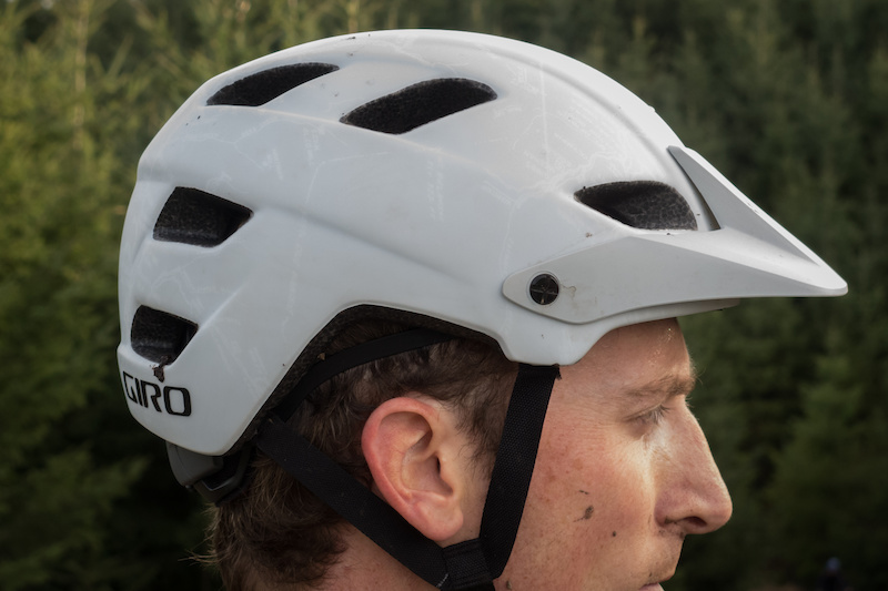 giro feature mountain bike helmet