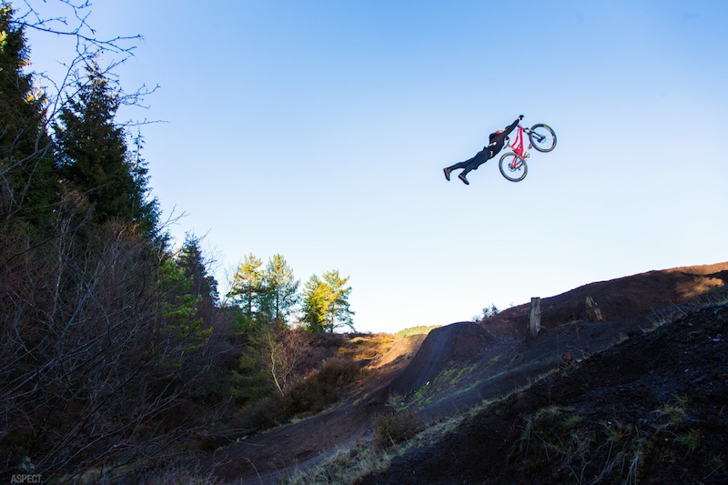 Photos of SW pinners Jasper Flashman and Tom Isted to go up with a new short video. www.aspectmedia.tv