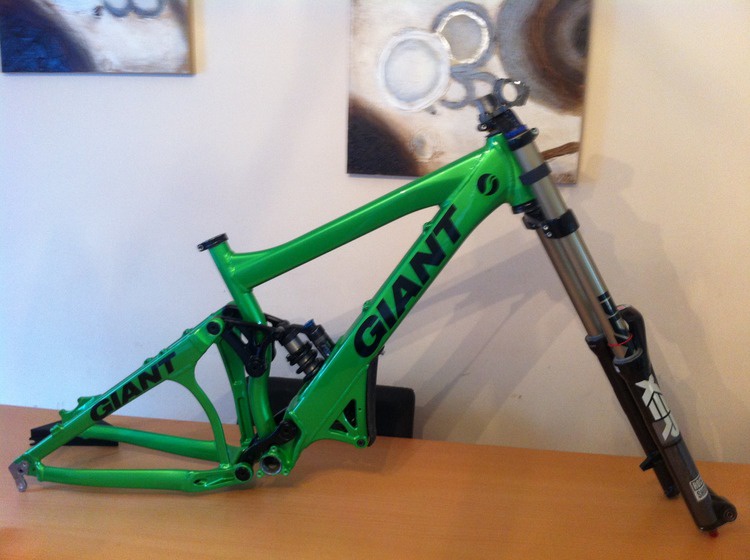 1998 giant glory dh frame and 2012 boxxer forks for trade