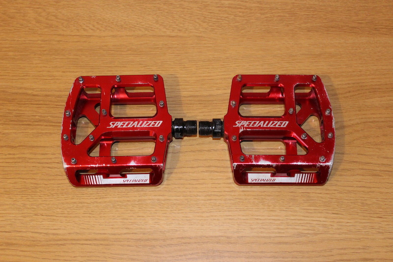 2014 Specialized Bennies flat pedals anodized red