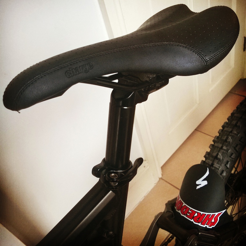 charge scoop saddle