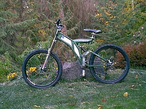 For sale $3300CDN, 2001, Mint condition, Hayes, double wide, 7.5 inch rear upgrade, chrom jr. t, rapidfires(no GS bs.), Funn Pedals, raceface cranks, b.b., XT