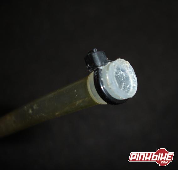 Tip of Home made Tire Sealant Injector / Applicator
Ponta da seringa para aplicação de liquído (NoTubes) nos pneus sem desmontar o mesmo.