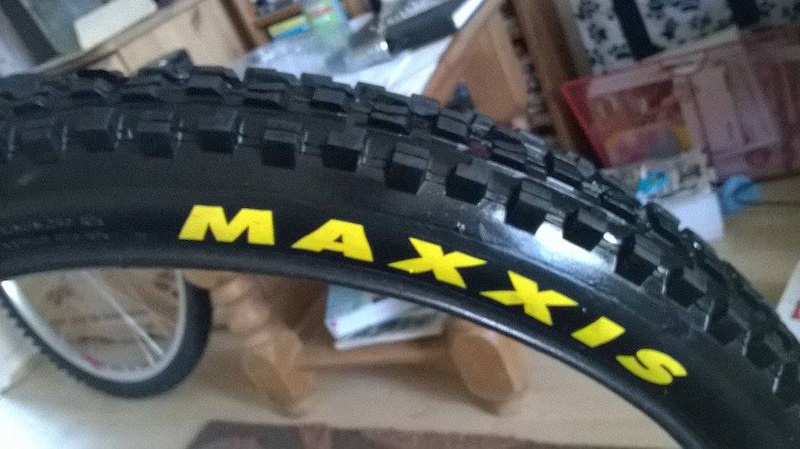 2015 Maxxis Minion 2.7 front tyre brand new