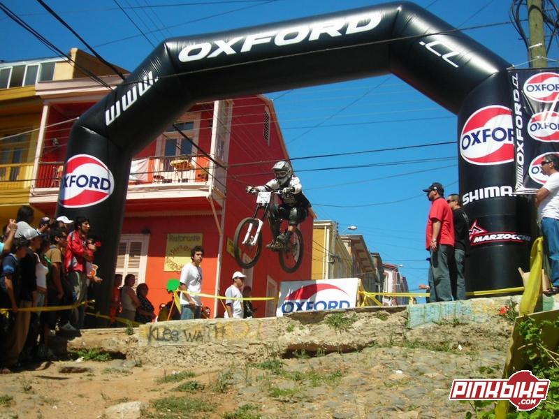 Antonio Leiva in Copa Contrapedal.
Urban Downhill Race held in the streets of Valparaiso, Chile.