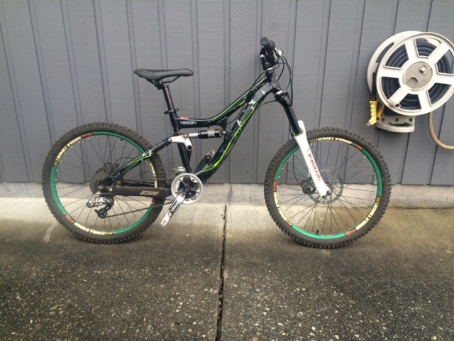0 Specialized Gromhit Green and black