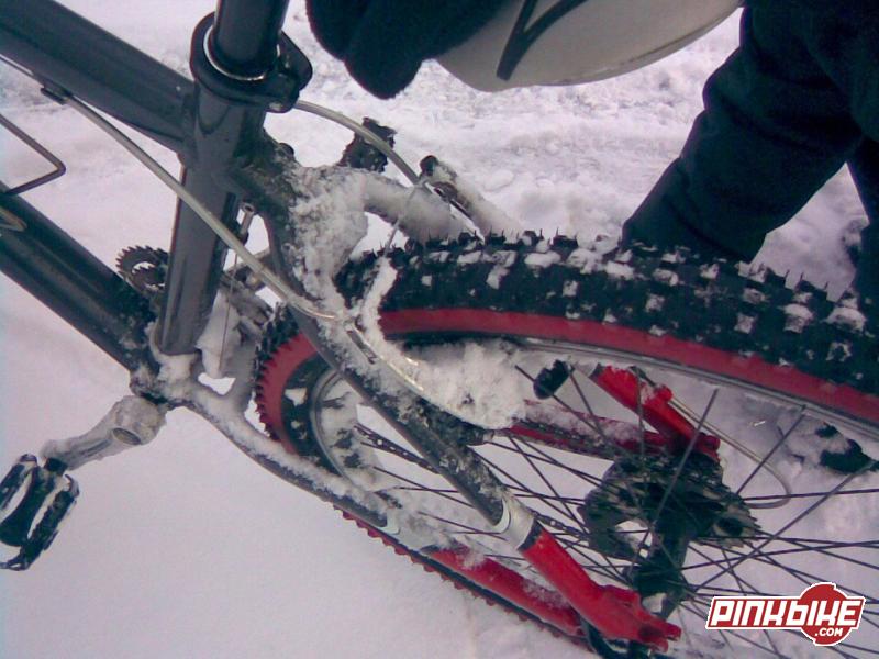 Testing the brake. It stopped working because of the snow. Damn you SNOW! Double damn you!:>