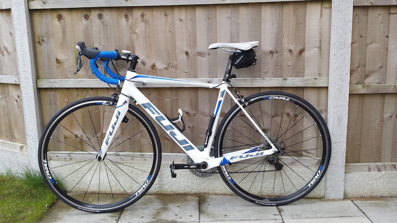 2014 Fuji Altamira 2.5 Carbon Fibre Road Bike 975 EXTRAS 1 For Sale