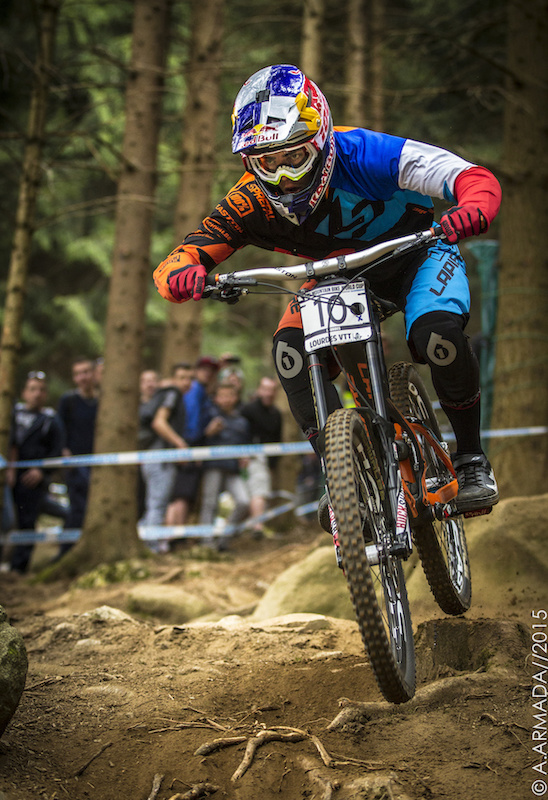 Lourdes WC DH race images by Alberto Armada Blanco