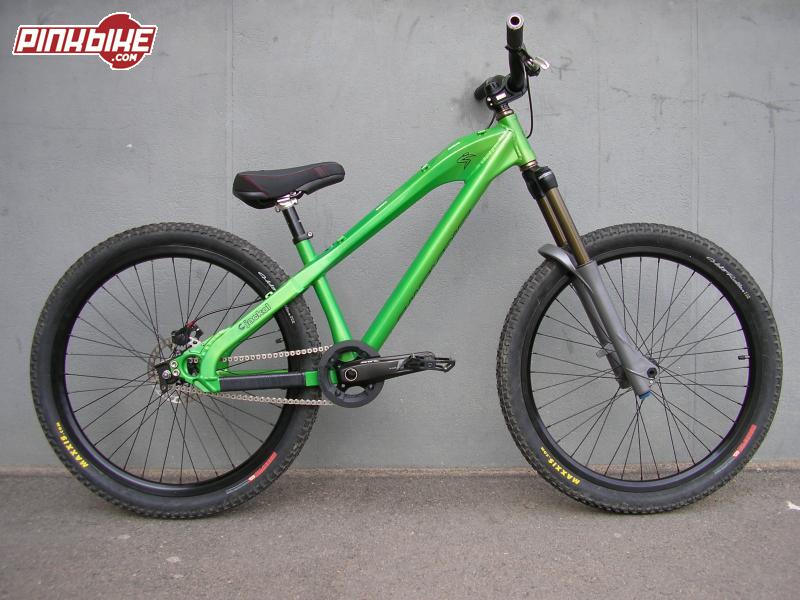 Santa Cruz Jackal Appel Candy Green . Just dont have any other fork atm, but it is still a Manitou Sherman Flick + (just to much travel 150mm)!

Shimano Saint m800